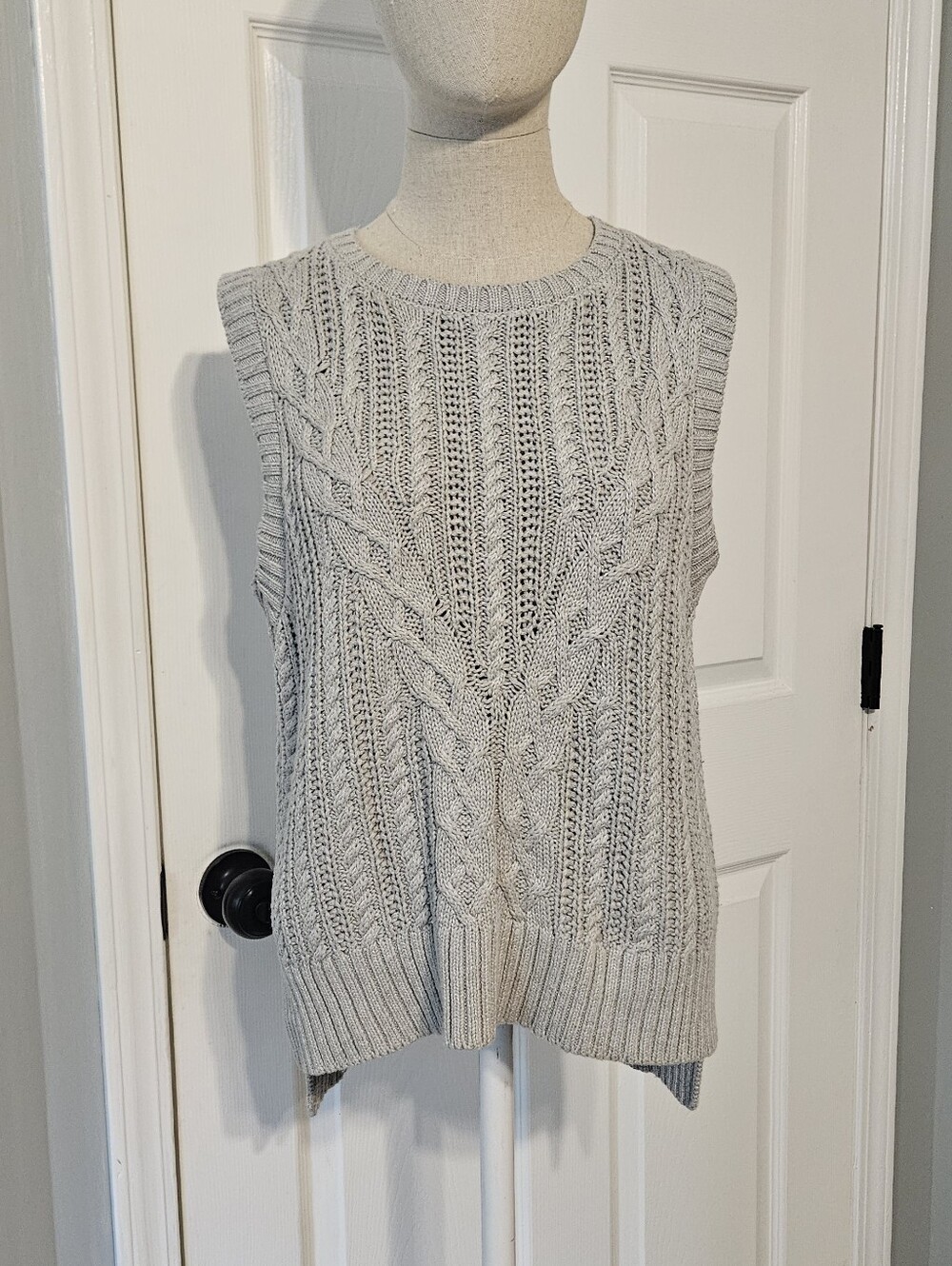 Rachel Zoe Light Gray Cable Knit Sleeveless Sweater Vest